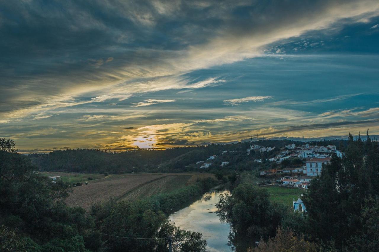 Romantic Riverside Retreat Одемира Екстериор снимка