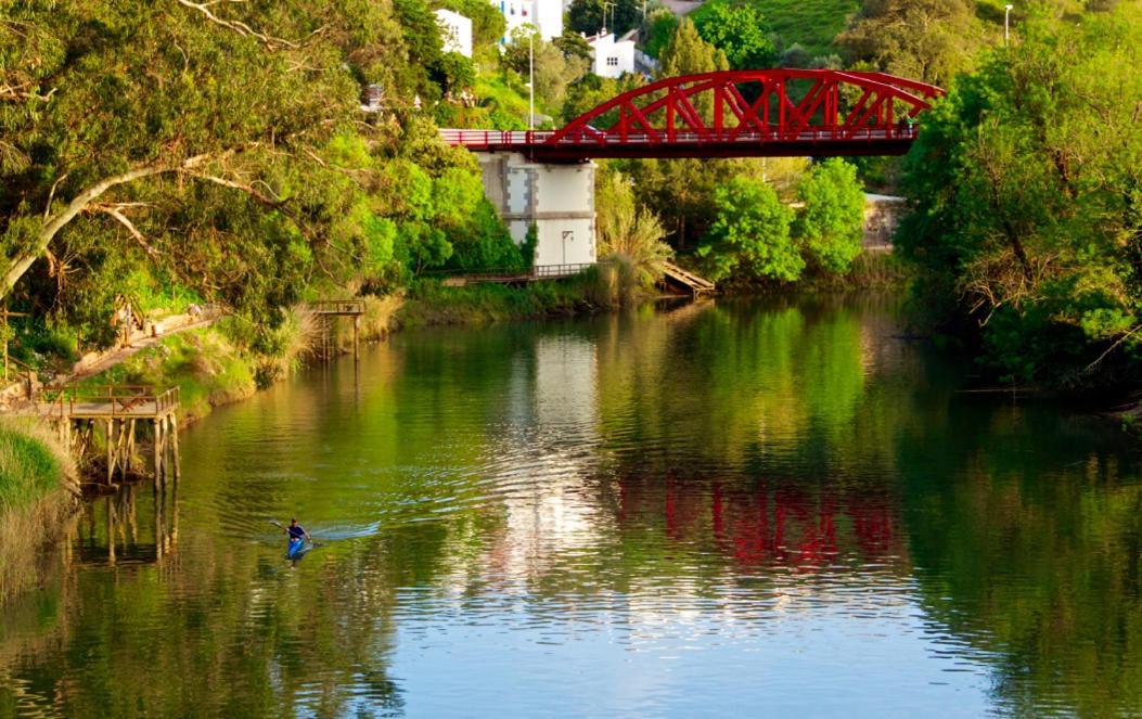 Romantic Riverside Retreat Одемира Екстериор снимка