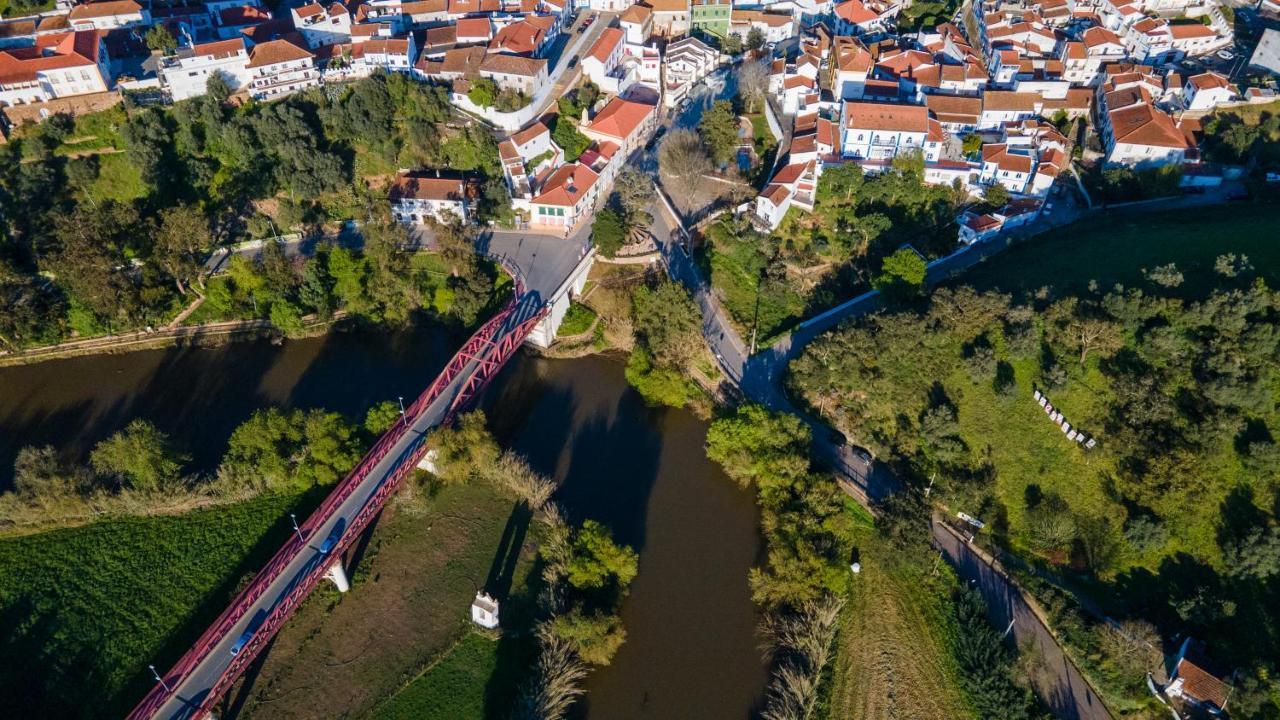 Romantic Riverside Retreat Одемира Екстериор снимка